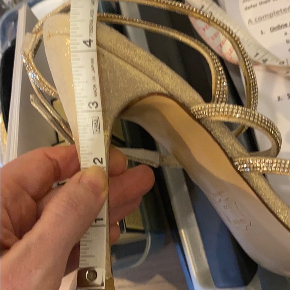 NWOT Stuart Weitzman Gold Sparkle Heels - Picture 11 of 11